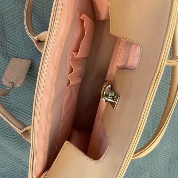 Alpha Kappa Alpha Deluxe Jumbo Luxury Purse - Picture 4 of 7